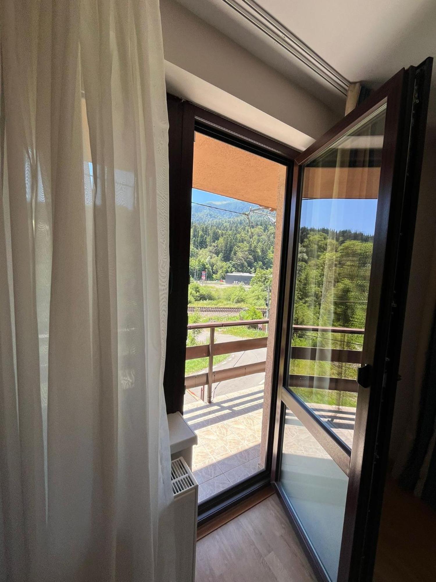 Pensiunea Roua Sinaia Esterno foto